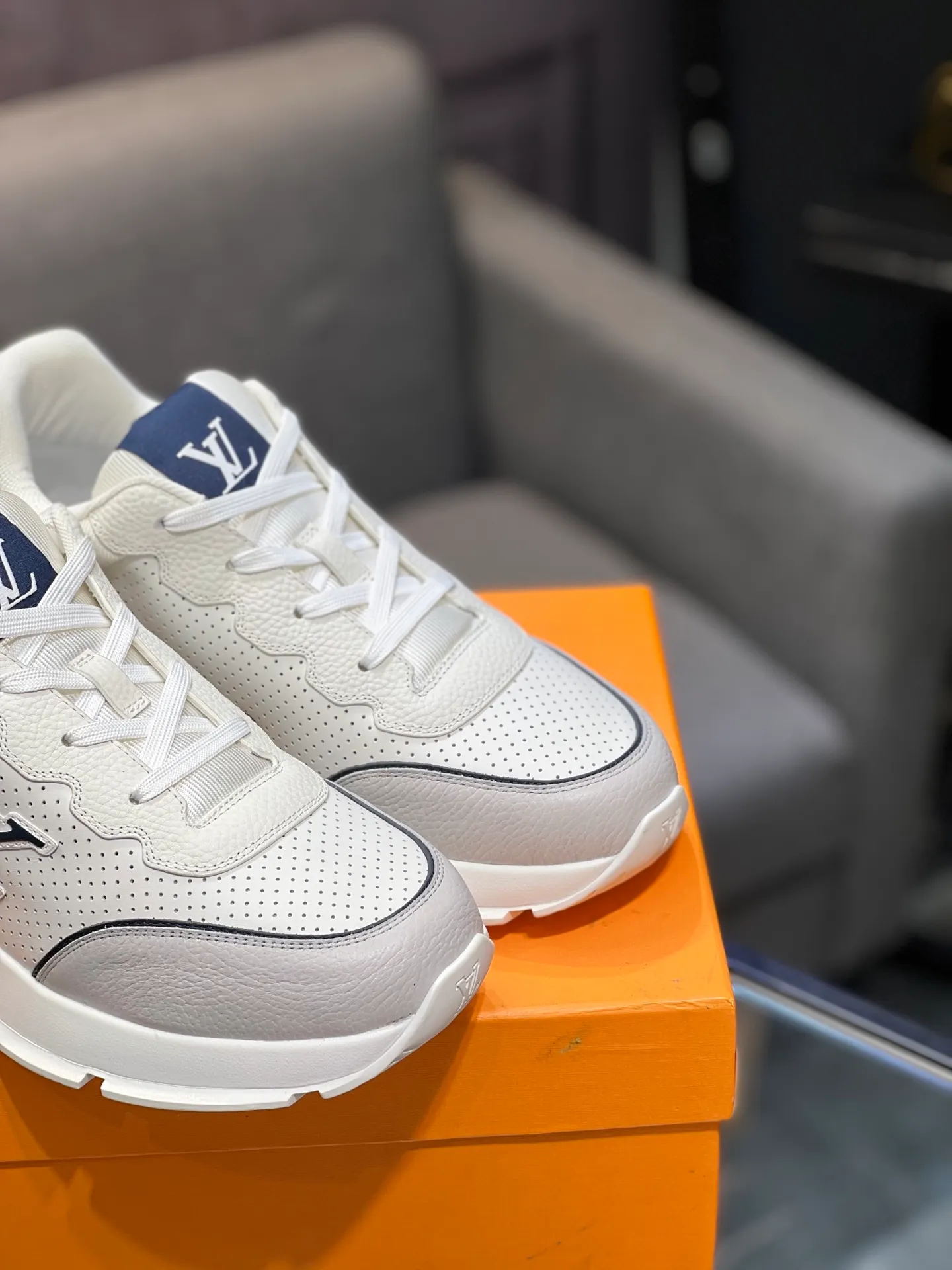 Men's shoes 💰640 LV | Louis Vuitton 2025𝐬𝐬 New spring and summer styles for couples, men's styles come out first. The counter features the latest casual shoes. Hard goods are new🆕 ❥Purchase level! Full of high-end feel! A popular model among bloggers at home and abroad, it’s retro and fashionable and looks amazing on your feet! Wear a lot of happiness! Mainly recommended model on the official website★ ▪️Upper: Original custom-made imported calfskin fabric ▪️Inner lining: breathable gauze imported from Italy ▪️Outsole: rubber foam ➕tpu high-end outsole ▪️Shoe size: 36-44 (customized for 45 and 46)